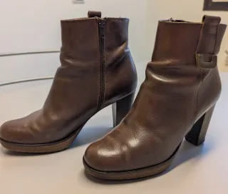 Botines de piel marrones