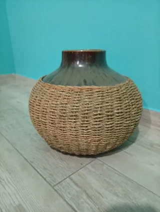 Vaso ceramica e intreccio
