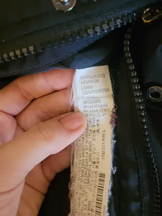 Abrigo acolchado Zara negro con cinturón