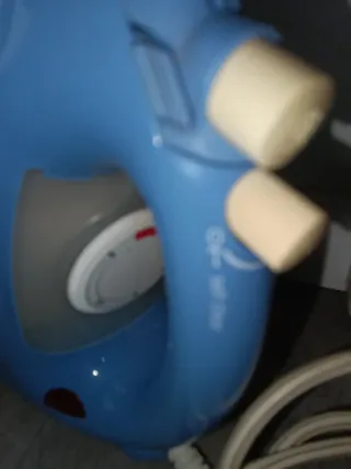 Plancha de ropa azul