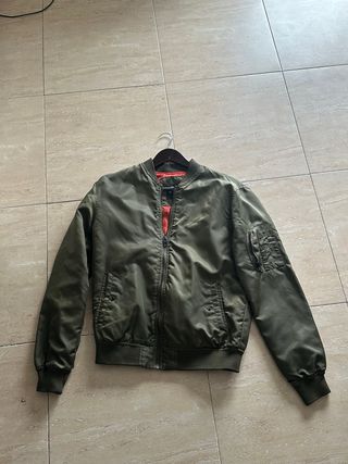 Chaqueta bomber verde con forro naranja