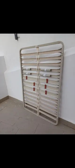 Base de cama 1.35x1.85 con lamas de madera