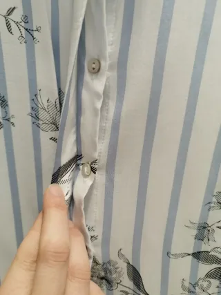 Camisa Stradivarius Rayas Flores Talla S