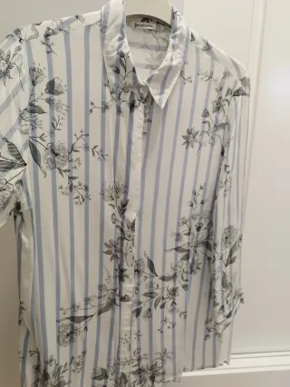 Camisa Stradivarius Rayas Flores Talla S