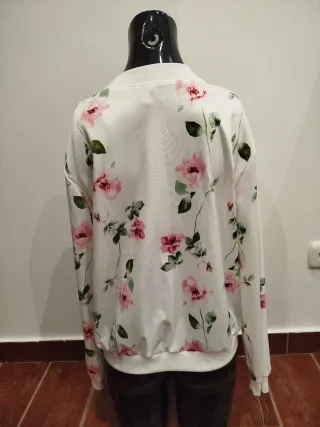 Chaqueta fina con estampado floral
