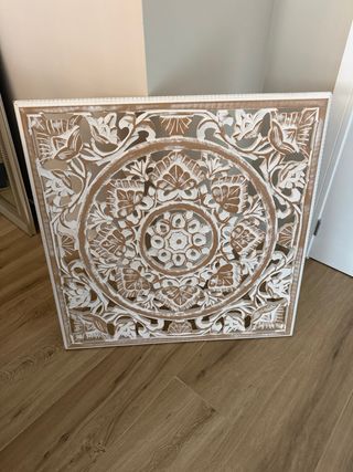 Cuadro decorativo de madera tallada