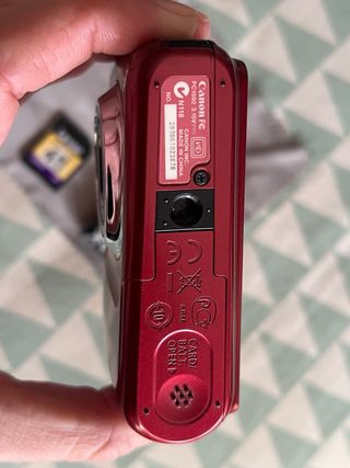 Cámara Digital Canon PowerShot A800 Roja