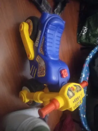 Moto correpasillos Molto amarilla