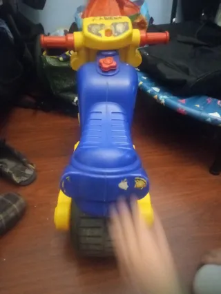 Moto correpasillos Molto amarilla