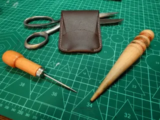 Cartera de piel hecha a mano