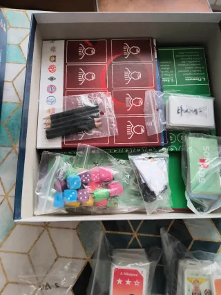 Juego de mesa Superclub + expansiones