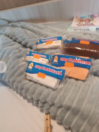 Gratis Plastilina 150g (Varios Colores)