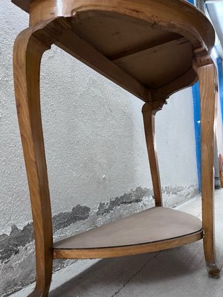 Mesa auxiliar de madera