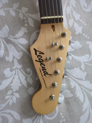 Guitarra Eléctrica Legend Verde oscuro. Año 1996.