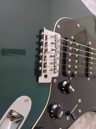 Guitarra Eléctrica Legend Verde oscuro. Año 1996.