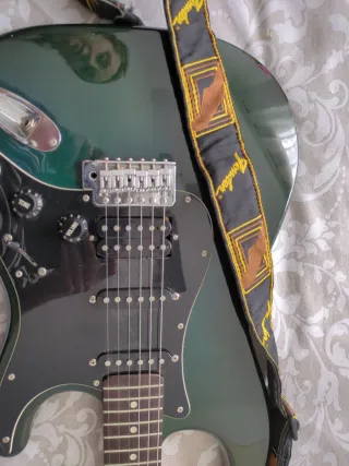 Guitarra Eléctrica Legend Verde oscuro. Año 1996.