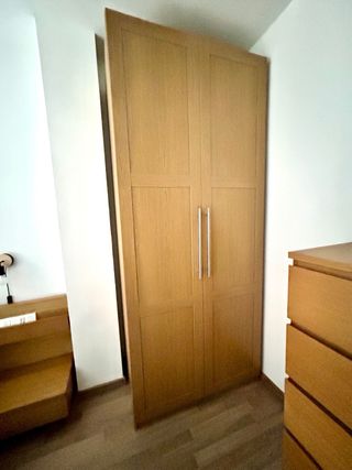 Cama canapé, mesillas, armario y cómoda MALM