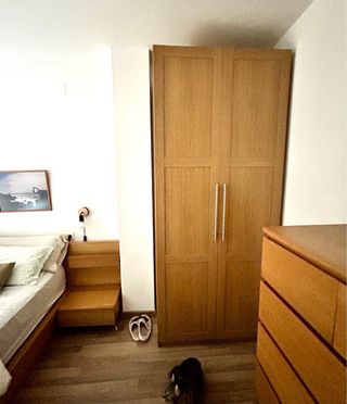 Cama canapé, mesillas, armario y cómoda MALM