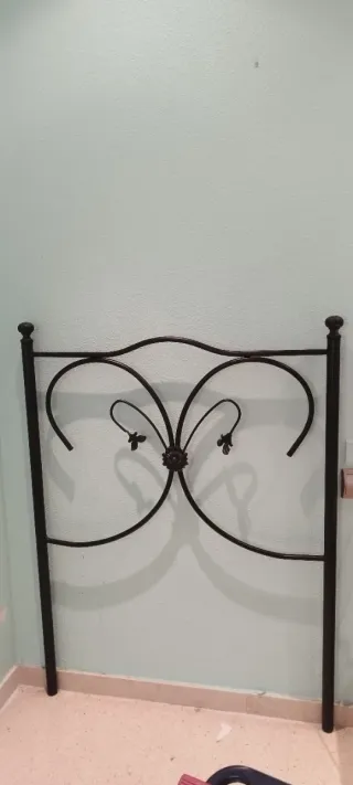 Cabecero de cama individual de hierro