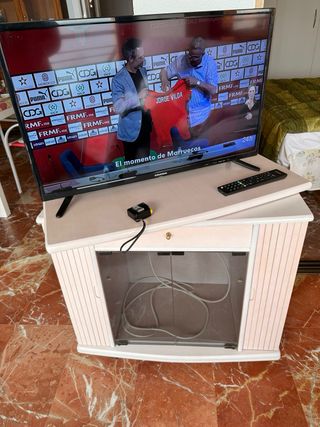Mueble TV Beige y Transparente