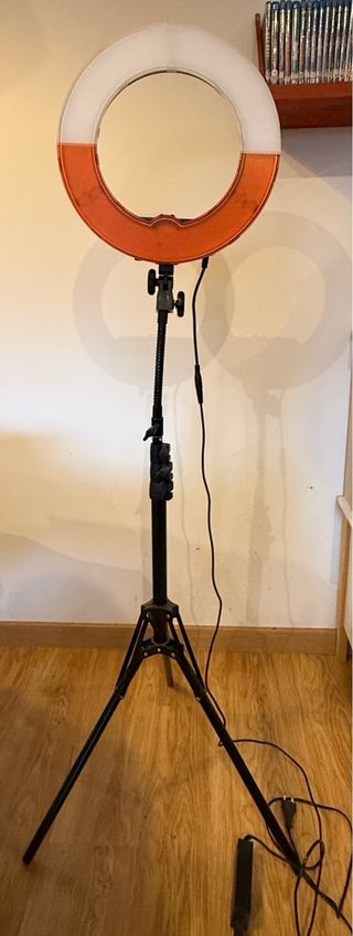Foco LED Circular con Trípode NEEWER