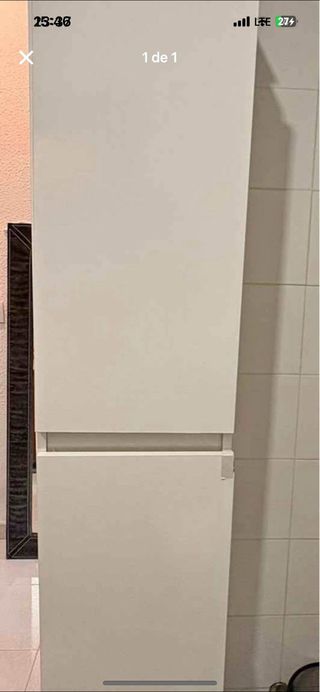 Mueble de baño beige y blanco