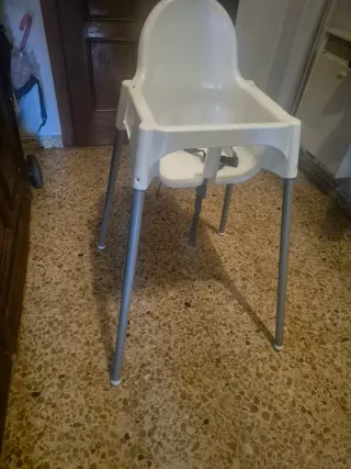 Trona bebé casi nueva