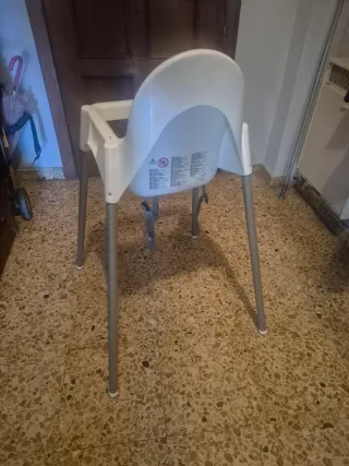 Trona bebé casi nueva