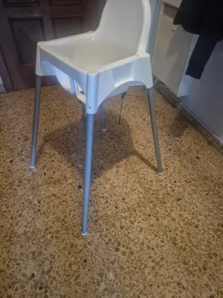 Trona bebé casi nueva