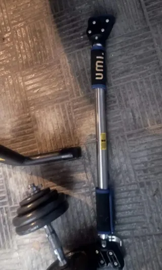 Banco de pesas y mancuernas