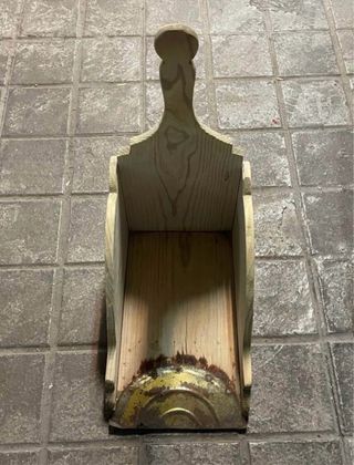 Cogedor de madera antiguo