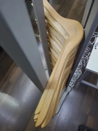 Lote 10 perchas madera