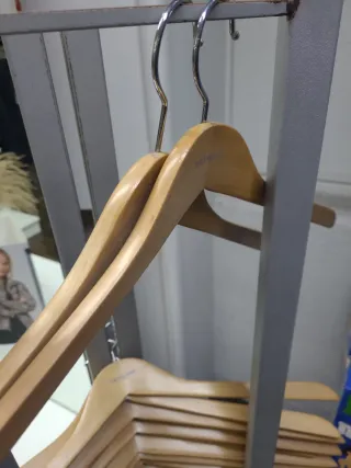 Lote 10 perchas madera