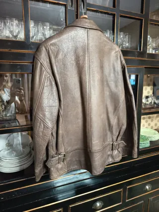 Cazadora de cuero marrón