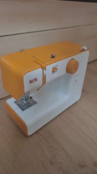 Máquina de coser Alfa