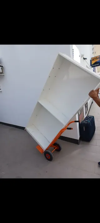 Estantería blanca de plástico