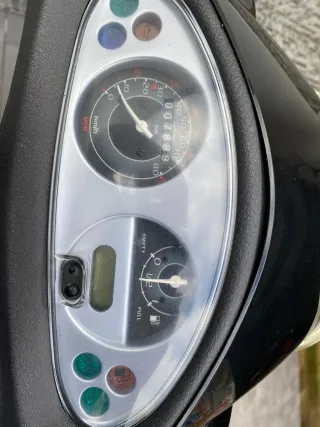 Moto Derbi Scooter (impoluta)