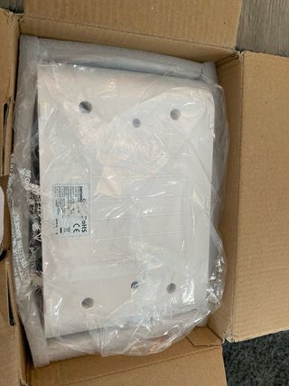 Calienta y esterilizador de biberones marca Growns