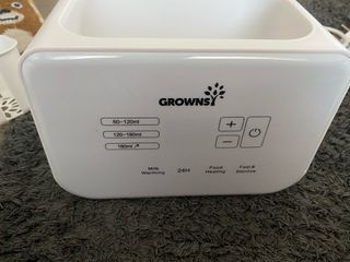 Calienta y esterilizador de biberones marca Growns