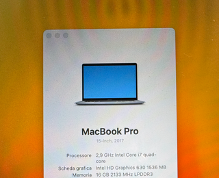 MacBook Pro 15” 2017 i7 2.9 / 16GB / 512GB SSD