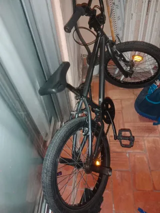 Bicicleta BMX gris