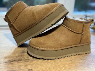 Botas UGG Beige/Marrón Talla [Talla]