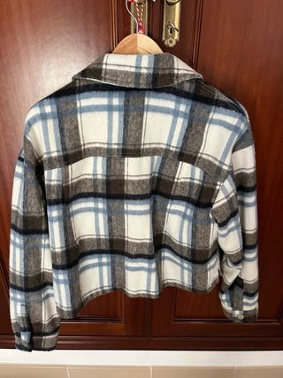 Abrigo Zara cuadros azul y blanco
