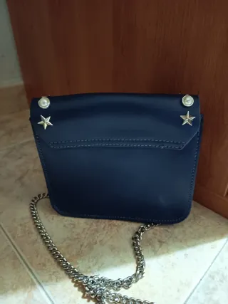 Bolso piel azul con estrellas y perlas