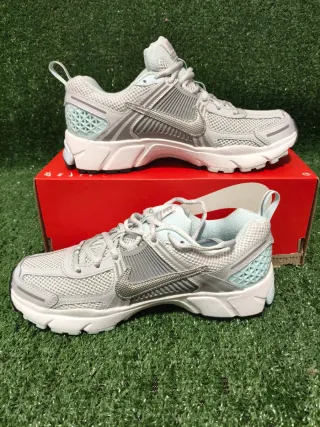 Nike Vomero 5 Talla 38 Gris Plata