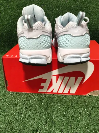 Nike Vomero 5 Talla 38 Gris Plata