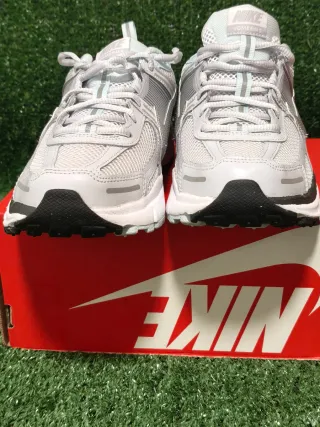 Nike Vomero 5 Talla 38 Gris Plata
