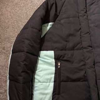 Abrigo Syna World Negro y Turquesa