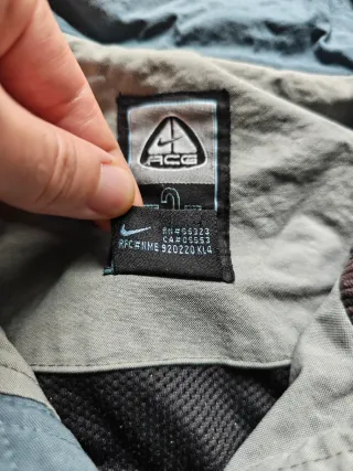 Chaqueta impermeable Nike ACG Talla M Gris