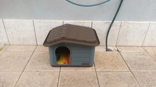 Caseta para mascotas gris y marrón